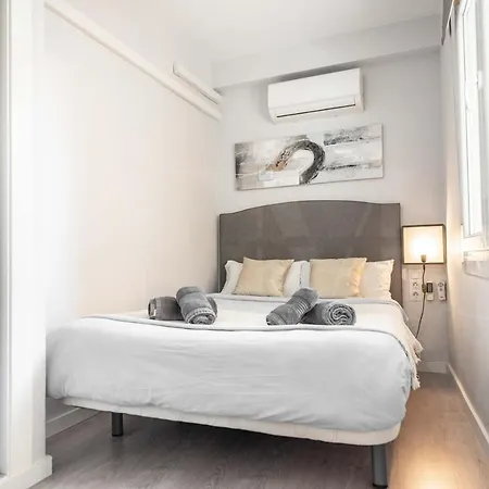 Apartment Cosy Flat With Private Balcony - Historic Center By Rems *