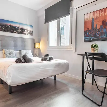 Cosy Flat With Private Balcony - Historic Center By Rems
