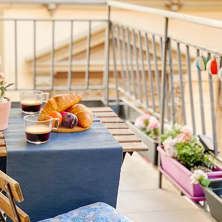Cosy Flat With Private Balcony - Historic Center By Rems *