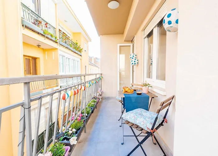 Apartmán Cosy Flat With Private Balcony - Historic Center By Rems *